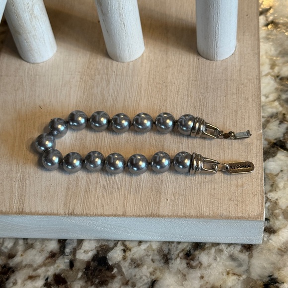 Kissaka Faux Pearl hand-knotted Bracelet Grey - Picture 5 of 6